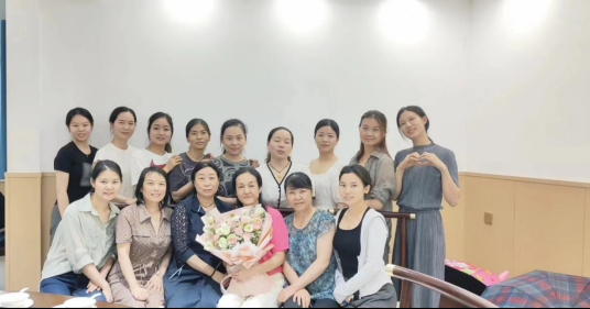 “護(hù)理芳華三十七載，歲月如歌相伴情深 ” 手術(shù)室高燕老師光榮退休